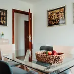 Villa Henriques *